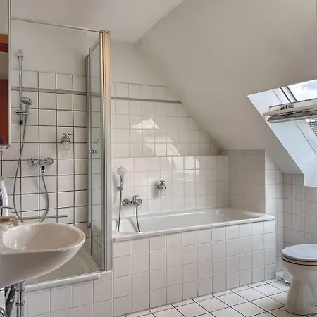 Stilvolle Maisonette In - Balkon & Gratis-parkplatz Appartement