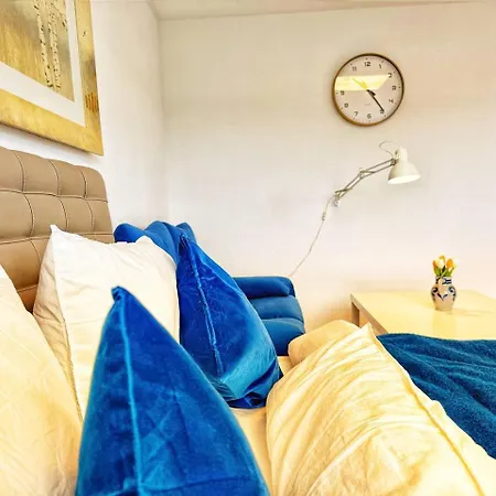 Stilvolle Maisonette In - Balkon & Gratis-parkplatz * Neuss