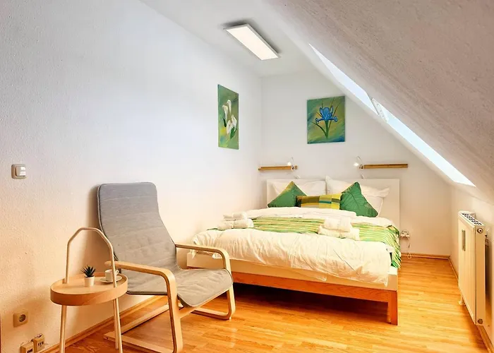 Stilvolle Maisonette In - Balkon & Gratis-parkplatz * Neuss